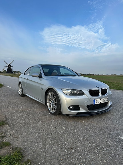 BMW 335i 2 of 10