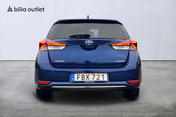 Toyota Auris 5 of 27