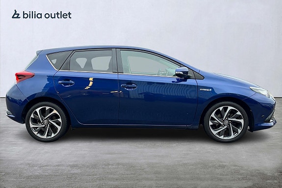 Toyota Auris 7 of 27