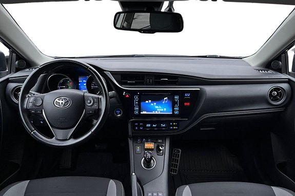 Toyota Auris 12 of 27