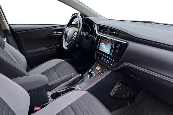 Toyota Auris 22 of 27