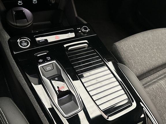 Audi Q6 e-tron 28 of 30