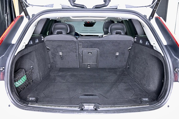 Volvo V60 Cross Country 9 of 27