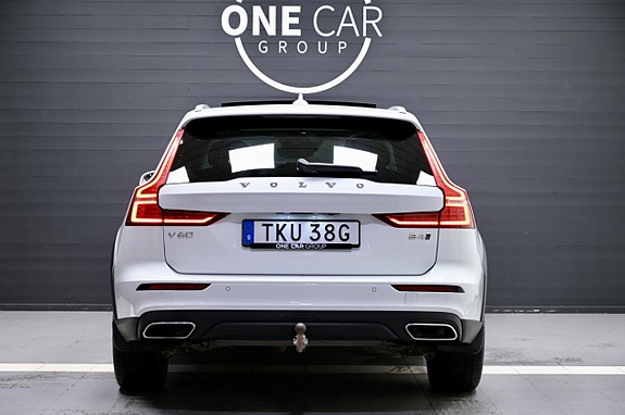 Volvo V60 Cross Country 7 of 27