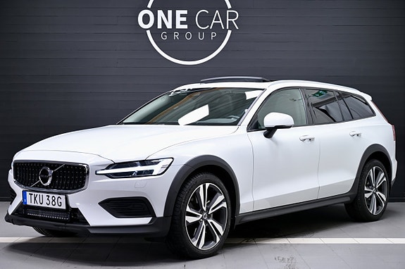Volvo V60 Cross Country 2 of 27