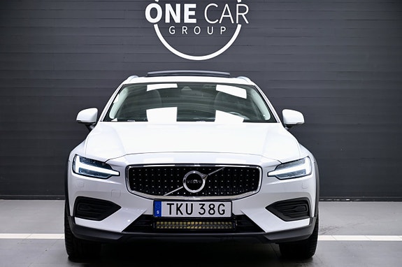 Volvo V60 Cross Country 3 of 27