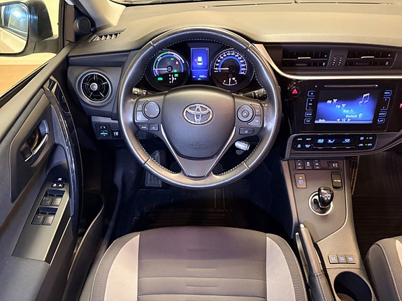 Toyota Auris 8 of 23