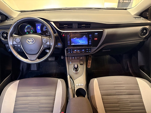 Toyota Auris 7 of 23
