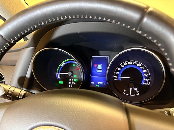 Toyota Auris 12 of 23
