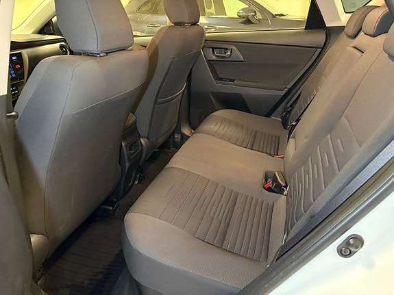 Toyota Auris 19 of 23