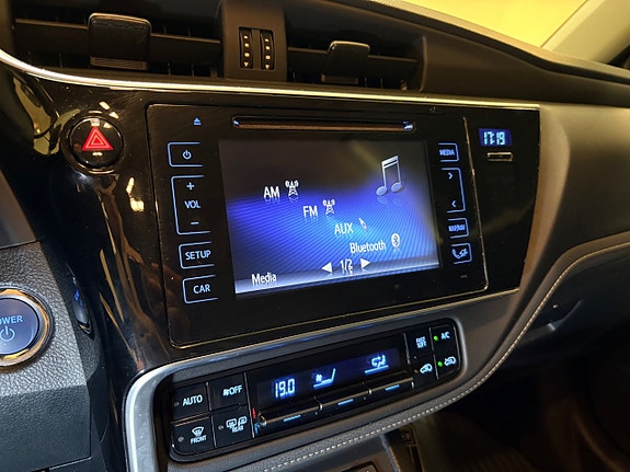 Toyota Auris 14 of 23