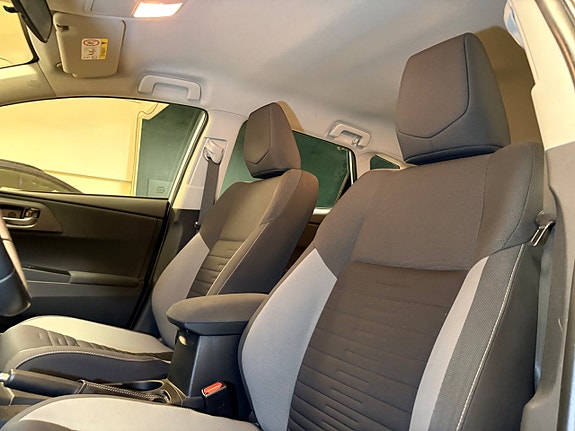Toyota Auris 6 of 23