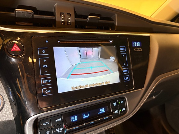 Toyota Auris 15 of 23