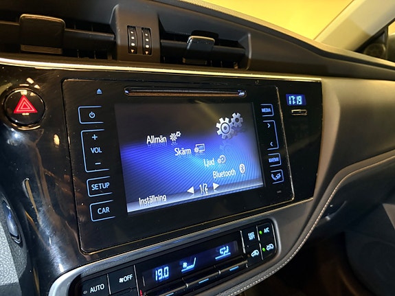 Toyota Auris 13 of 23