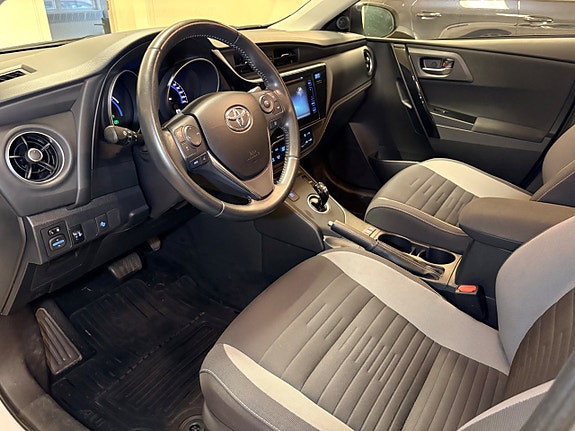 Toyota Auris 5 of 23