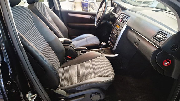 Mercedes-Benz B170 7 of 21