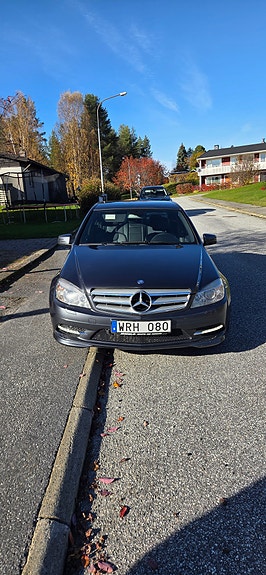 Mercedes-Benz C220 2 of 2