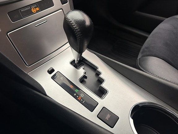 Toyota Avensis 24 of 30