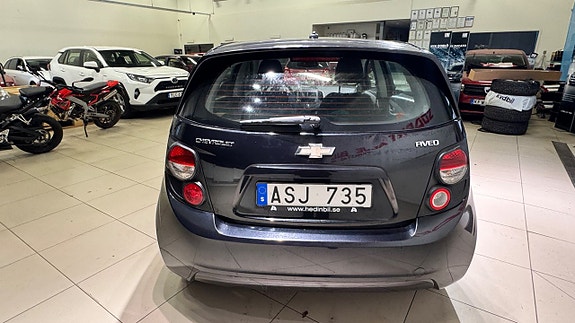 Chevrolet Aveo 12 of 18
