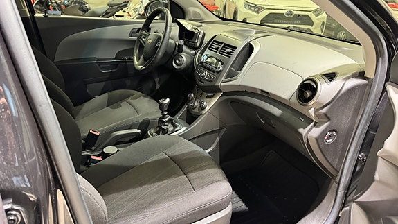 Chevrolet Aveo 15 of 18