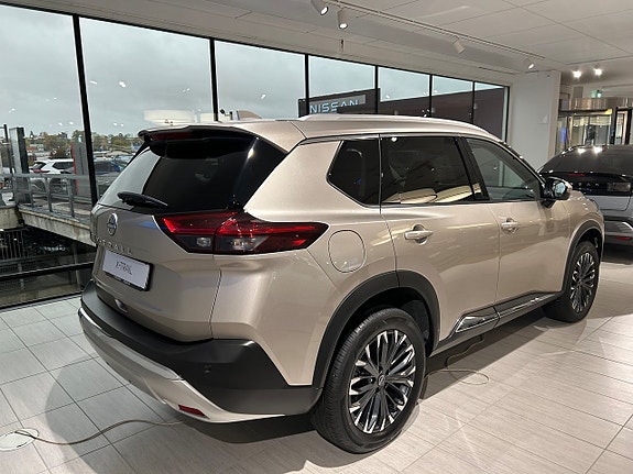 Nissan X-Trail 3 of 6