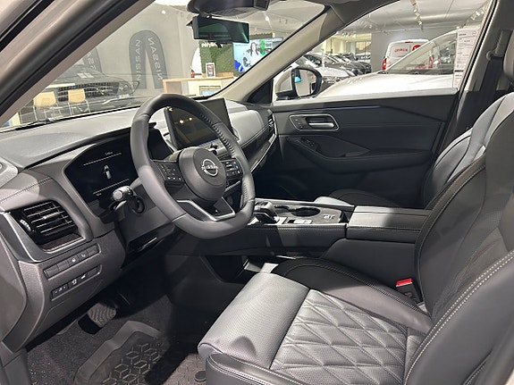 Nissan X-Trail 2 of 6