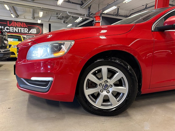 Volvo V60 2 of 24
