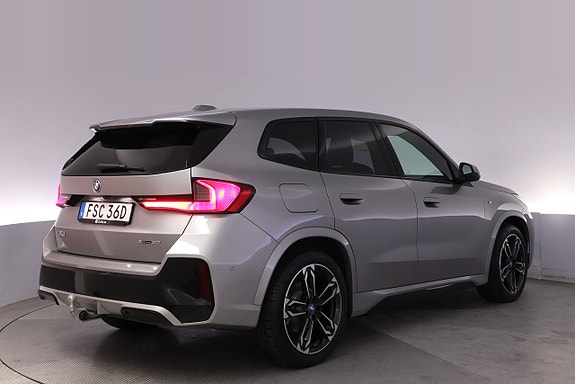 BMW iX1 5 of 27
