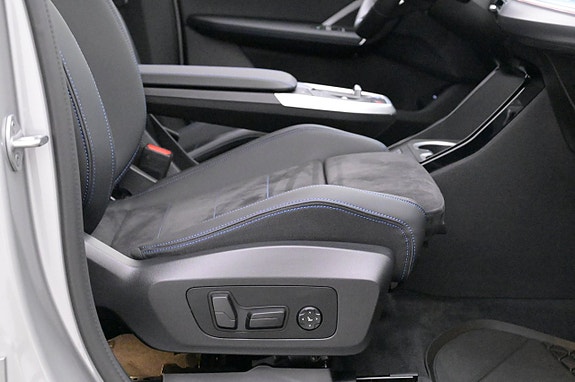 BMW iX1 16 of 27