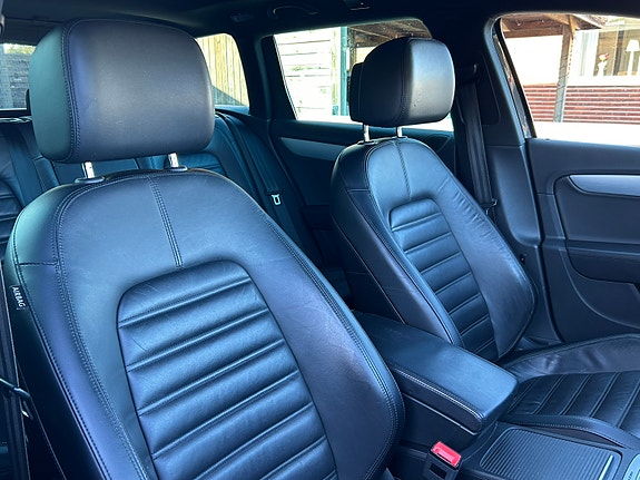 Volkswagen Passat Alltrack 10 of 12