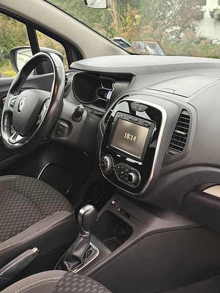 Renault Captur 4 of 6