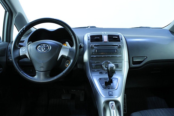 Toyota Auris 9 of 13