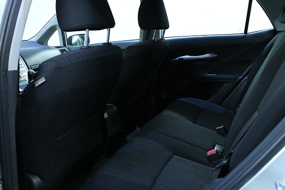 Toyota Auris 12 of 13
