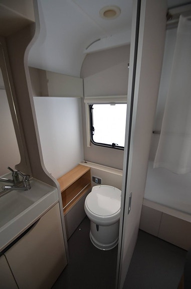 Adria adora 613 ut (AC) 17 of 20