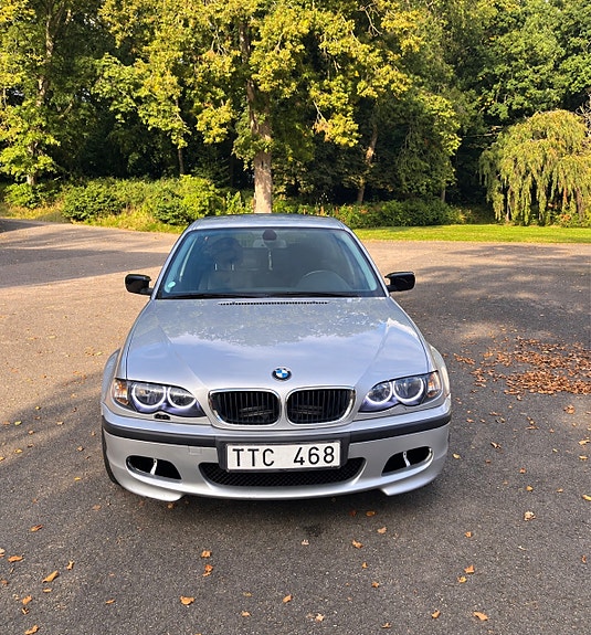 BMW 318i 2 of 7