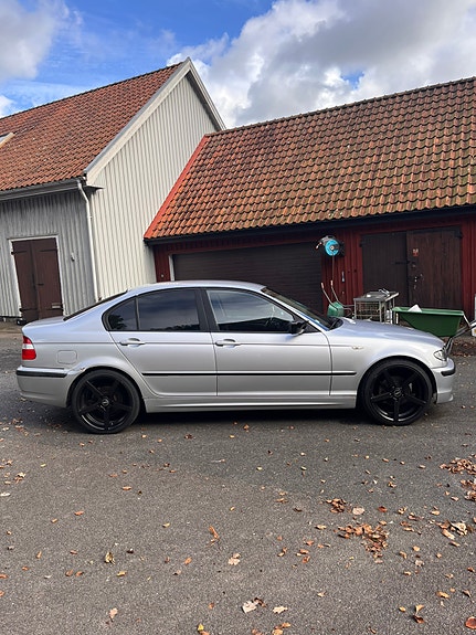 BMW 318i 3 of 7