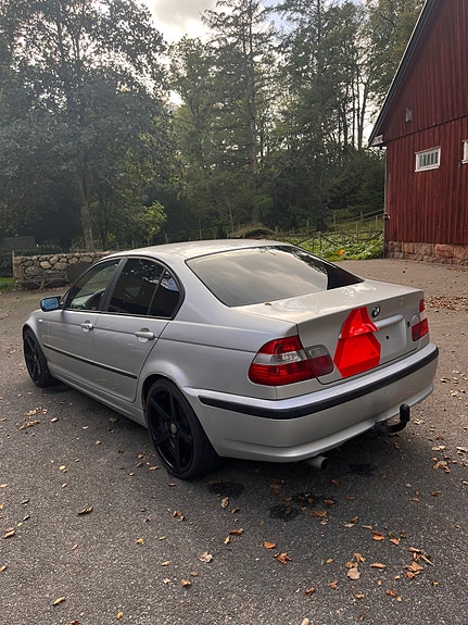 BMW 318i 4 of 7