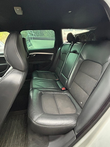 Volvo V70 8 of 11
