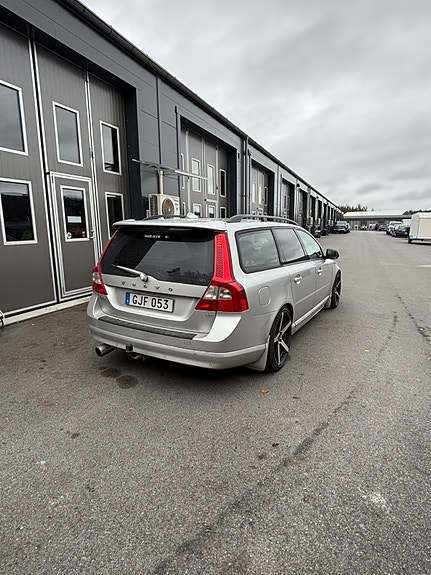 Volvo V70 2 of 11