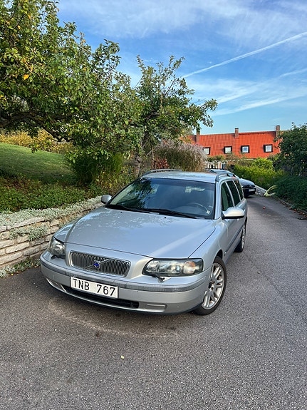 Volvo V70 2 of 8