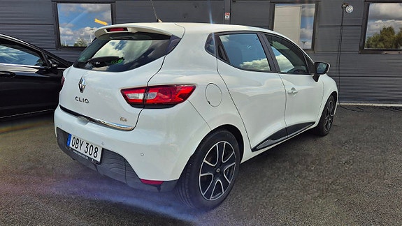 Renault Clio 2 of 6