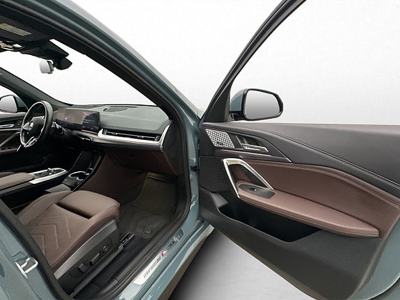 BMW iX1 18 of 30