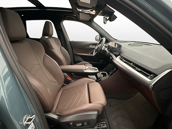 BMW iX1 17 of 30