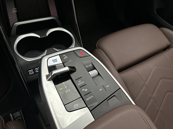 BMW iX1 29 of 30
