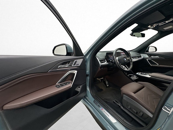 BMW iX1 13 of 30