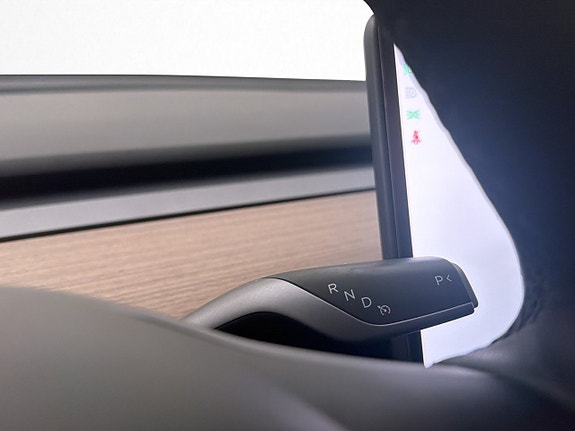 Tesla Model Y 22 of 30