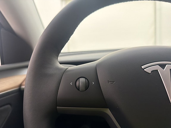 Tesla Model Y 20 of 30