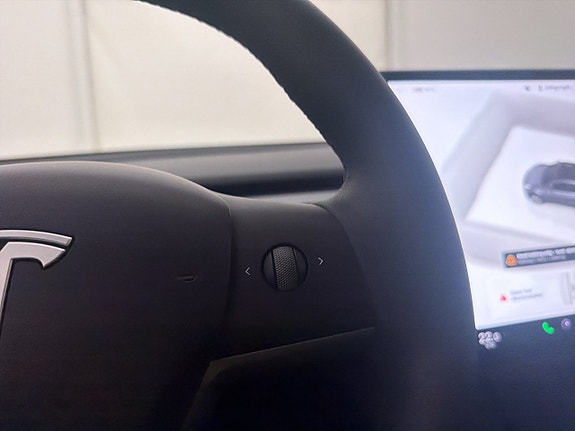 Tesla Model Y 21 of 30