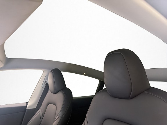 Tesla Model Y 19 of 30
