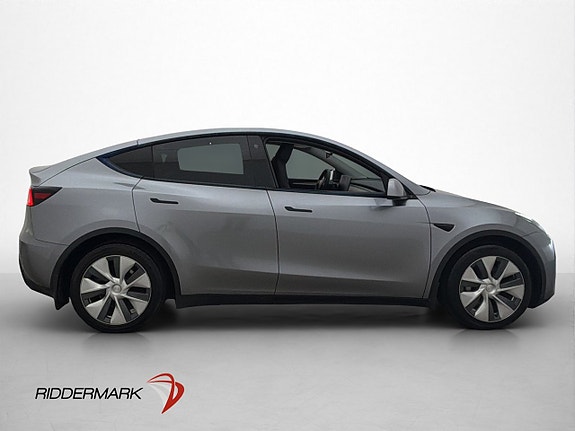 Tesla Model Y 10 of 30